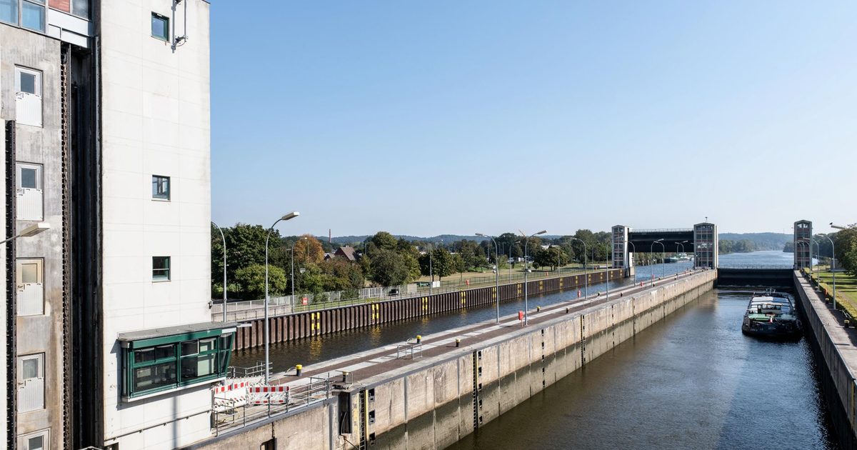 View of the ship lift in Geesthacht, Germany, showcasing modern hydraulic engineering and waterway infrastructure.